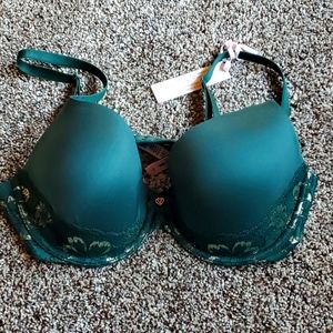 Victoria Secret 34D bra